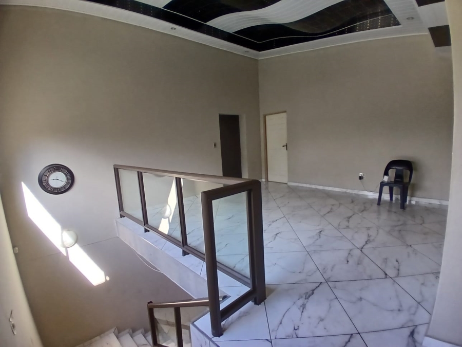 5 Bedroom Property for Sale in Oos Einde North West